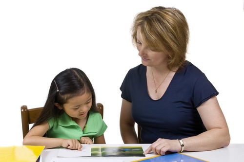 幼儿园论文《怎样与家长沟通》