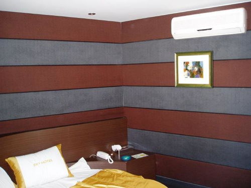 墙壁吸音板是什么材料，聚酯纤维墙面吸音板：家居与商业空间的理想之选