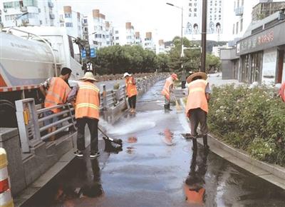 环卫工人道路清扫